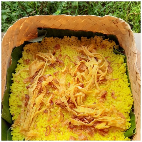 Nasi kuning komplit